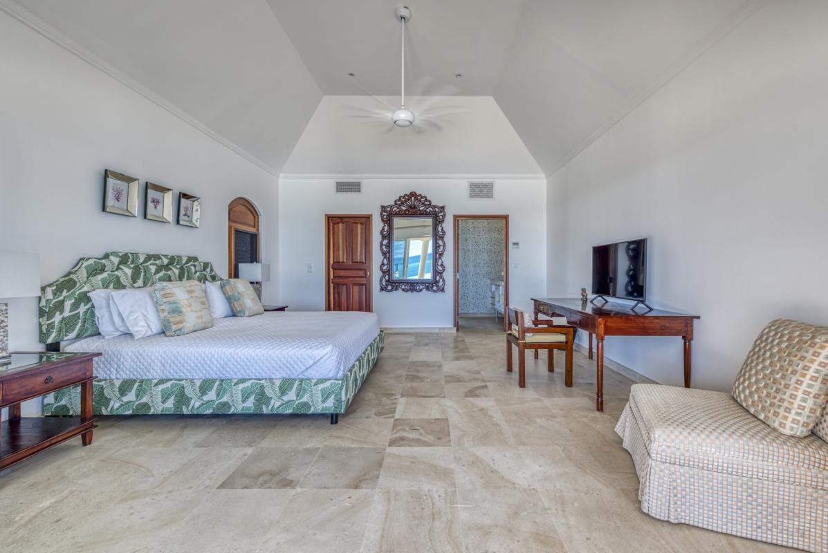 17 Location villa piscine vue mer Terres Basses Saint Martin_chambre 1